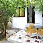 Central Apartments * טיראנה