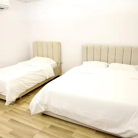 Central Apartments ティラナ