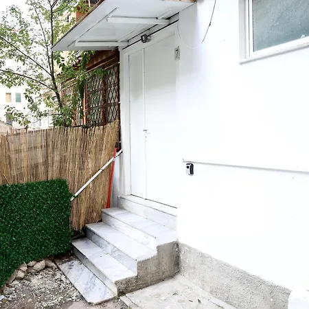 Central Apartments アパート ティラナ