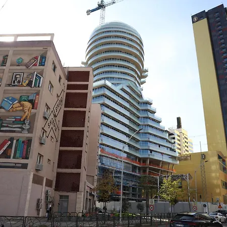 Central Apartments アパート *