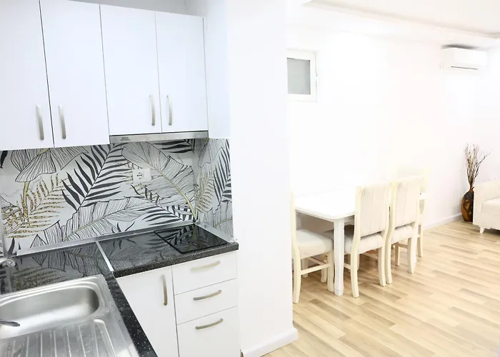 Central Apartments アパート *