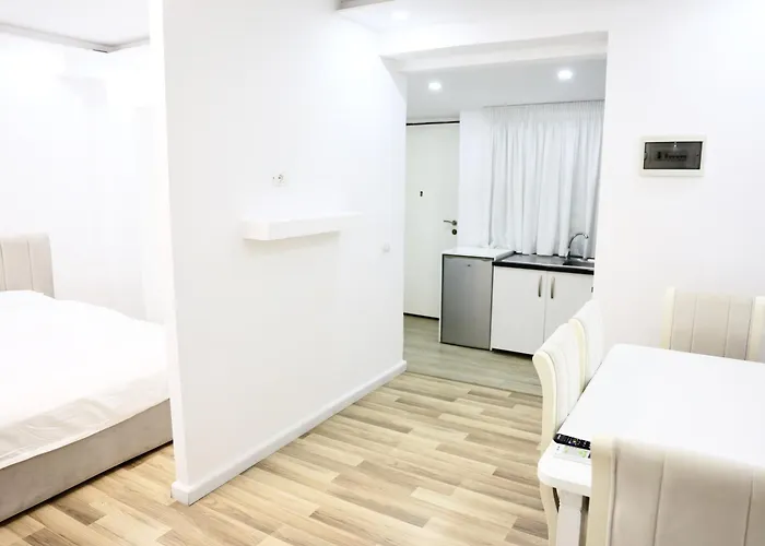 Central Apartments アパート ティラナ