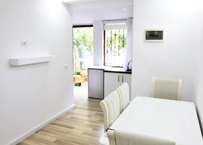 Central Apartments アパート ティラナ