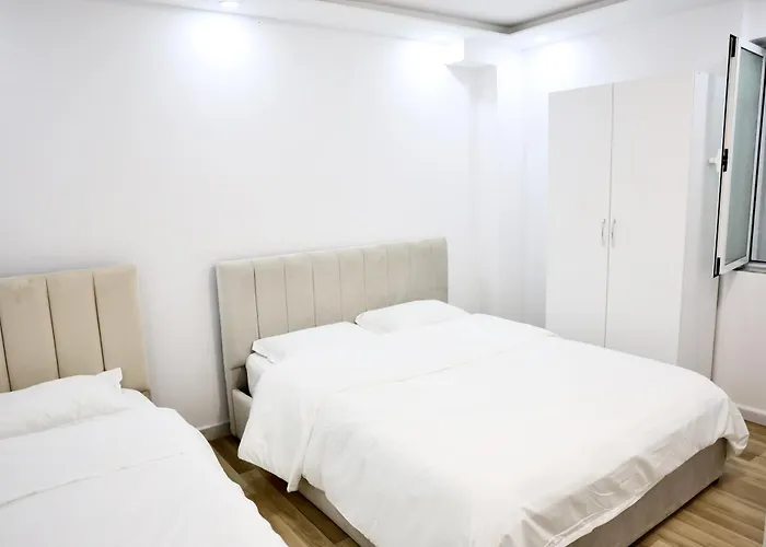 Central Apartments アパート