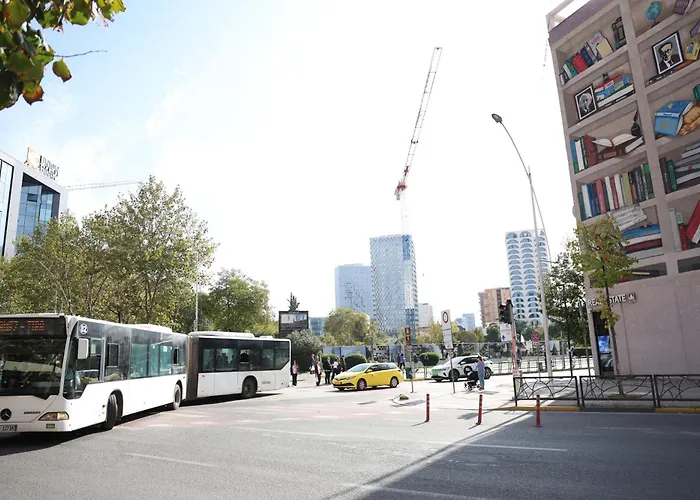 Central Apartments アパート ティラナ