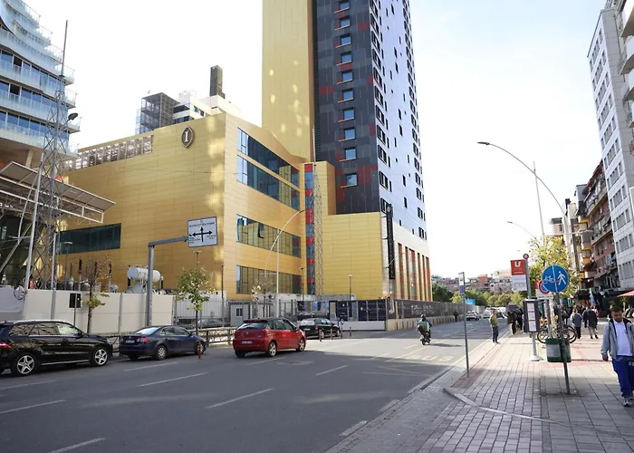 Central Apartments アパート